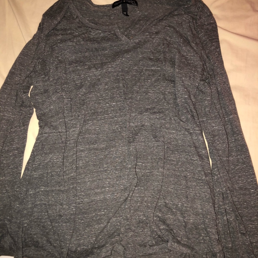 3/4 sleeve grey shirt